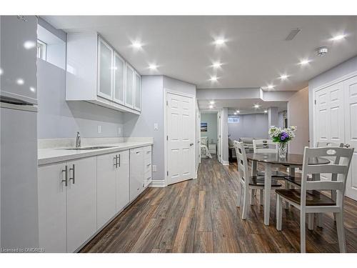 557 Settlers Road W, Oakville, ON - Indoor Photo Showing Dining Room