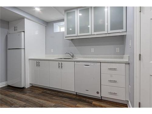 557 Settlers Road W, Oakville, ON - Indoor Photo Showing Kitchen