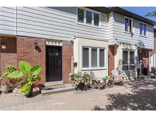 8-2062 Lakeshore Road W, Oakville, ON - Outdoor