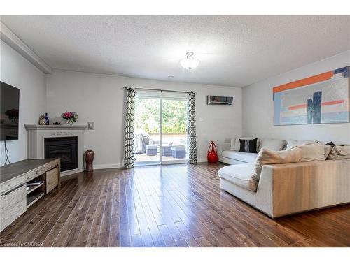 8-2062 Lakeshore Road W, Oakville, ON - Indoor Photo Showing Living Room