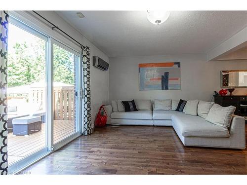 8-2062 Lakeshore Road W, Oakville, ON - Indoor Photo Showing Living Room