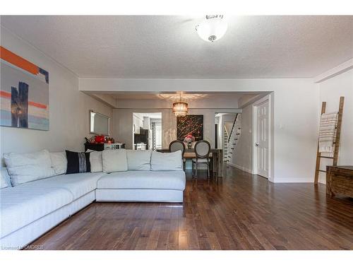 8-2062 Lakeshore Road W, Oakville, ON - Indoor Photo Showing Living Room