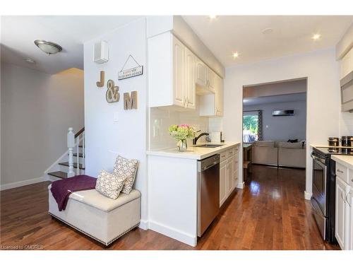 8-2062 Lakeshore Road W, Oakville, ON - Indoor Photo Showing Kitchen