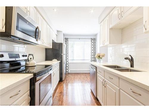 8-2062 Lakeshore Road W, Oakville, ON - Indoor Photo Showing Kitchen With Stainless Steel Kitchen With Double Sink With Upgraded Kitchen