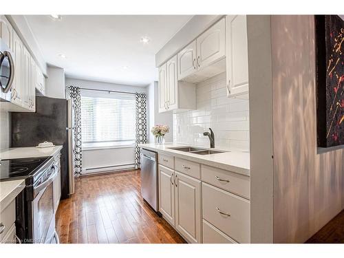 8-2062 Lakeshore Road W, Oakville, ON - Indoor Photo Showing Kitchen With Double Sink With Upgraded Kitchen