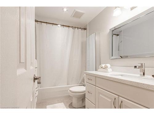 8-2062 Lakeshore Road W, Oakville, ON - Indoor Photo Showing Bathroom