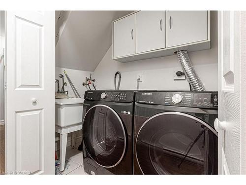 8-2062 Lakeshore Road W, Oakville, ON - Indoor Photo Showing Laundry Room