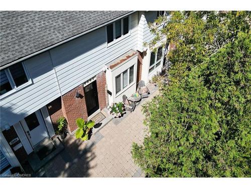 8-2062 Lakeshore Road W, Oakville, ON - Outdoor