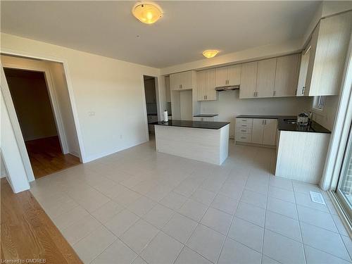 23 Langridge Way, Cambridge, ON - Indoor Photo Showing Kitchen