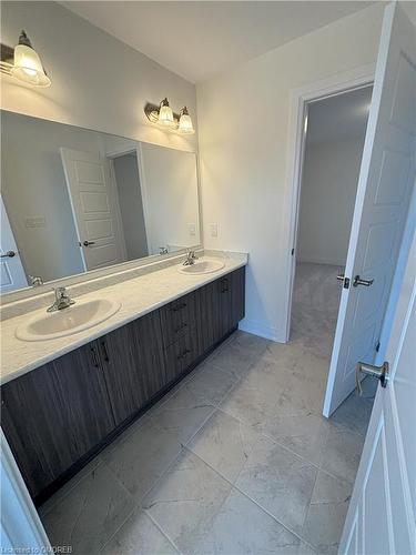 23 Langridge Way, Cambridge, ON - Indoor Photo Showing Bathroom