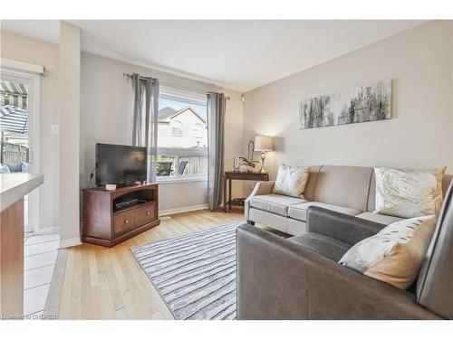 3833 Freeman Terrace, Mississauga, ON - Indoor Photo Showing Living Room