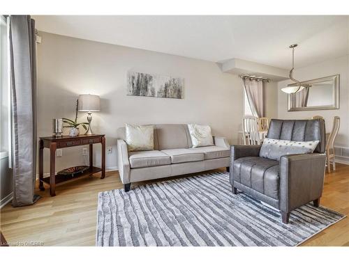 3833 Freeman Terrace, Mississauga, ON - Indoor Photo Showing Living Room