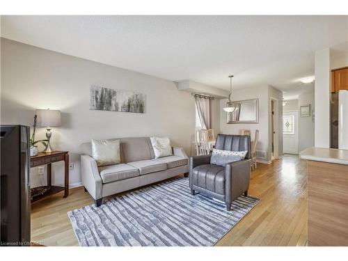 3833 Freeman Terrace, Mississauga, ON - Indoor Photo Showing Living Room