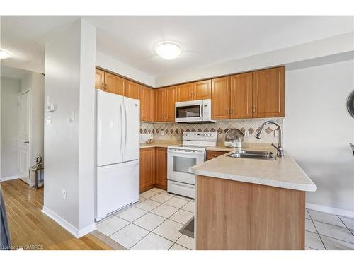 3833 Freeman Terrace, Mississauga, ON - Indoor Photo Showing Kitchen With Double Sink