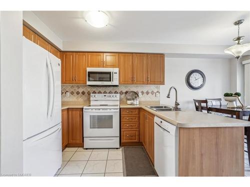 3833 Freeman Terrace, Mississauga, ON - Indoor Photo Showing Kitchen With Double Sink