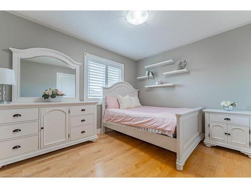 2270 Dunforest Crescent, Oakville, ON - Indoor Photo Showing Bedroom