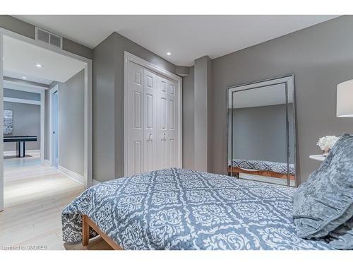 2270 Dunforest Crescent, Oakville, ON - Indoor Photo Showing Bedroom