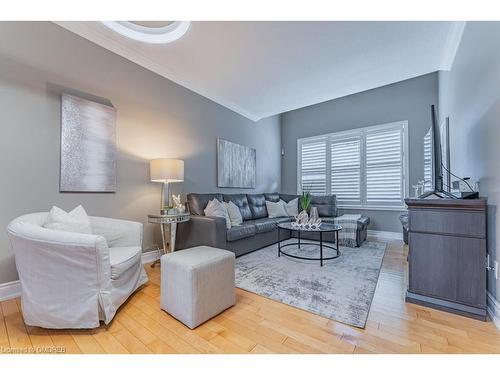 2270 Dunforest Crescent, Oakville, ON - Indoor Photo Showing Living Room