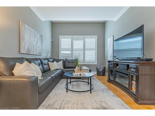 2270 Dunforest Crescent, Oakville, ON - Indoor Photo Showing Living Room