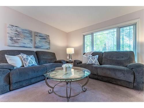 769 Cabot Trail, Milton, ON - Indoor Photo Showing Living Room