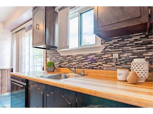 769 Cabot Trail, Milton, ON - Indoor Photo Showing Kitchen