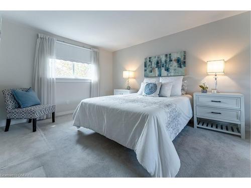 769 Cabot Trail, Milton, ON - Indoor Photo Showing Bedroom