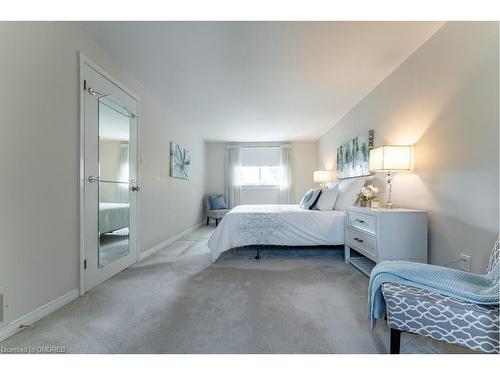 769 Cabot Trail, Milton, ON - Indoor Photo Showing Bedroom