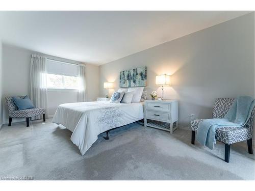 769 Cabot Trail, Milton, ON - Indoor Photo Showing Bedroom