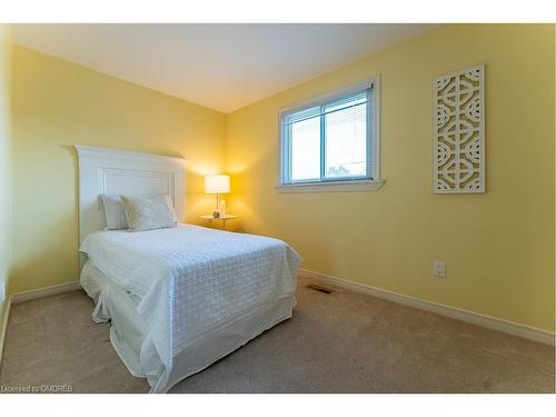 769 Cabot Trail, Milton, ON - Indoor Photo Showing Bedroom