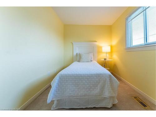 769 Cabot Trail, Milton, ON - Indoor Photo Showing Bedroom