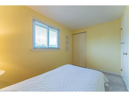 769 Cabot Trail, Milton, ON - Indoor Photo Showing Bedroom