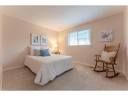 769 Cabot Trail, Milton, ON - Indoor Photo Showing Bedroom