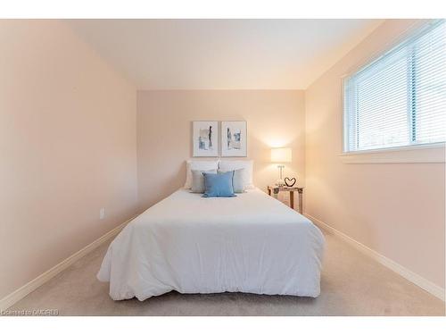 769 Cabot Trail, Milton, ON - Indoor Photo Showing Bedroom