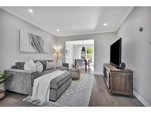 19-5475 Lakeshore Road, Burlington, ON - Indoor Photo Showing Living Room