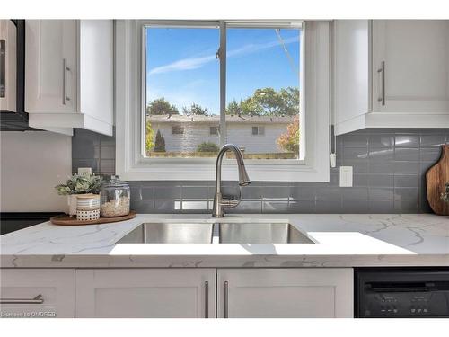 19-5475 Lakeshore Road, Burlington, ON - Indoor Photo Showing Kitchen With Double Sink