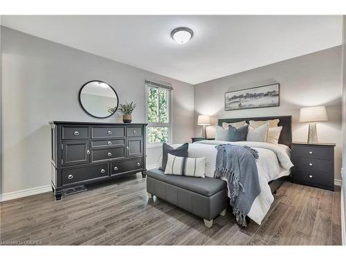 19-5475 Lakeshore Road, Burlington, ON - Indoor Photo Showing Bedroom