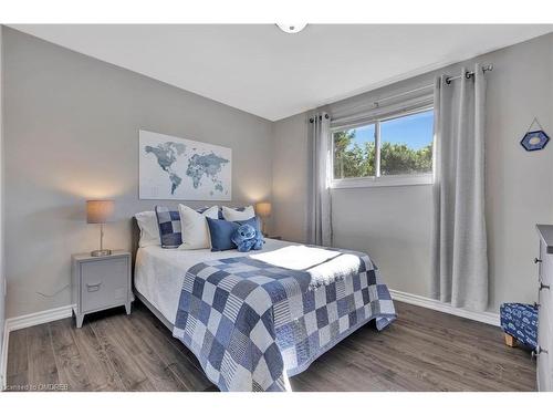 19-5475 Lakeshore Road, Burlington, ON - Indoor Photo Showing Bedroom