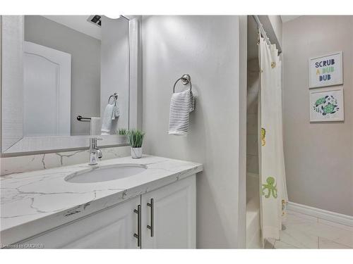 19-5475 Lakeshore Road, Burlington, ON - Indoor Photo Showing Bathroom