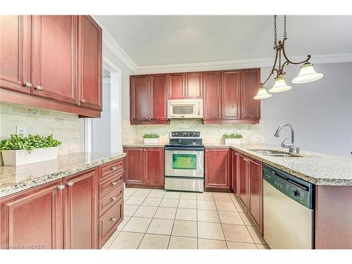 2425 Sequoia Way, Oakville, ON - Indoor Photo Showing Kitchen