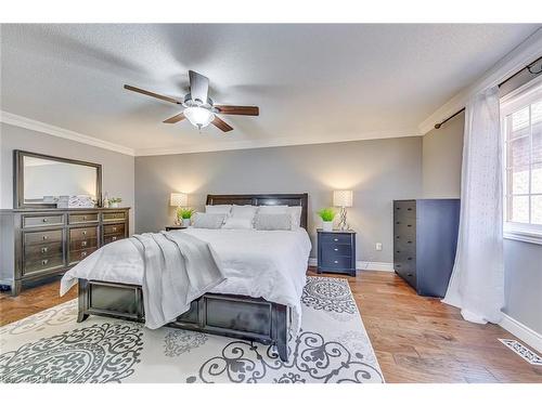 2425 Sequoia Way, Oakville, ON - Indoor Photo Showing Bedroom