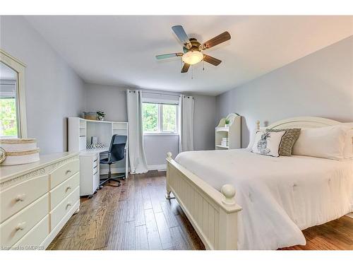 2425 Sequoia Way, Oakville, ON - Indoor Photo Showing Bedroom