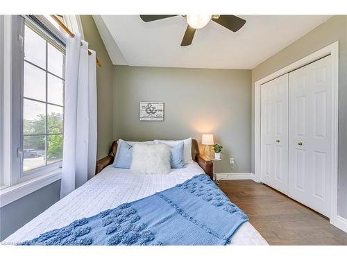 2425 Sequoia Way, Oakville, ON - Indoor Photo Showing Bedroom