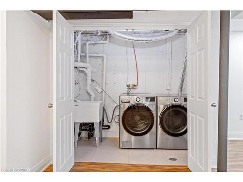 1204 Potters Wheel Crescent, Oakville, ON - Indoor Photo Showing Laundry Room