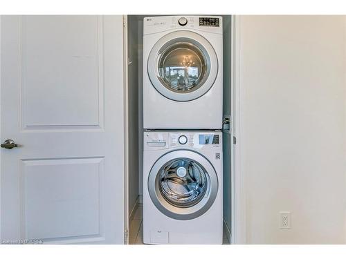 205-65 Speers Road, Oakville, ON - Indoor Photo Showing Laundry Room