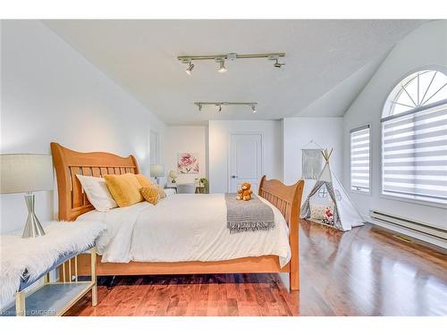 1299 Bayshire Drive, Oakville, ON - Indoor Photo Showing Bedroom