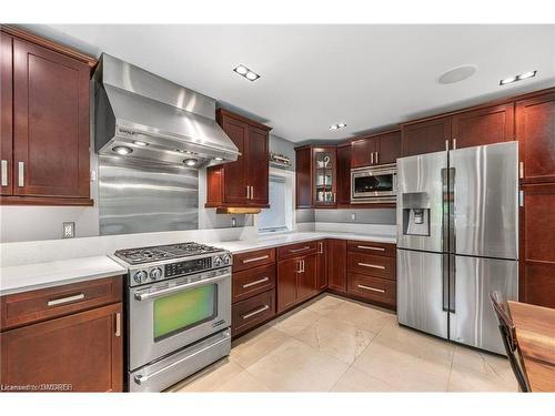 148 Cornwall Heights, Brampton, ON - Indoor Photo Showing Kitchen