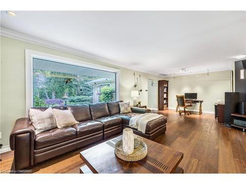 148 Cornwall Heights, Brampton, ON - Indoor Photo Showing Living Room