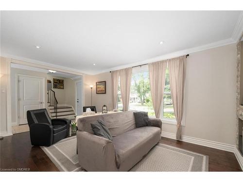 18 Fagan Drive, Georgetown, ON - Indoor Photo Showing Living Room