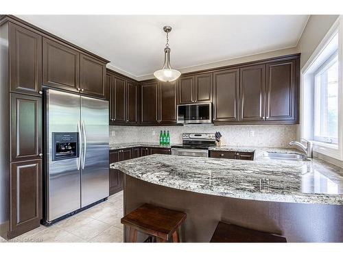 32 Tatra Crescent, Brampton, ON - Indoor Photo Showing Kitchen With Upgraded Kitchen