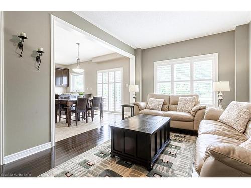 32 Tatra Crescent, Brampton, ON - Indoor Photo Showing Living Room